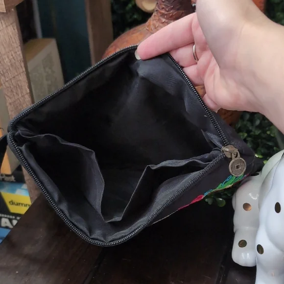 Black Embroidered Floral Geometric Wallet - Picture 3 of 7